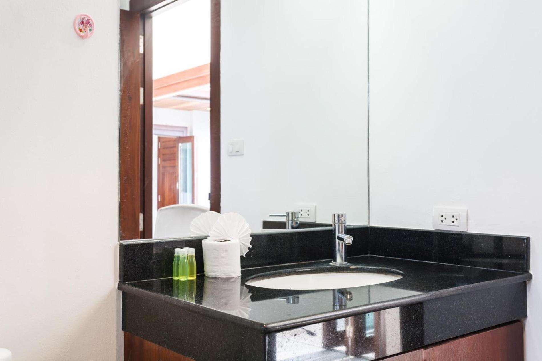 Frangipani Pool Villa - Garden, Bbq & Maid Nai Harn Εξωτερικό φωτογραφία